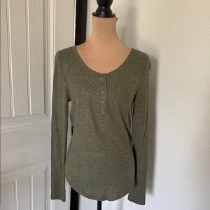 NWT Women’s Olive Green Long-Sleeve Henley Top